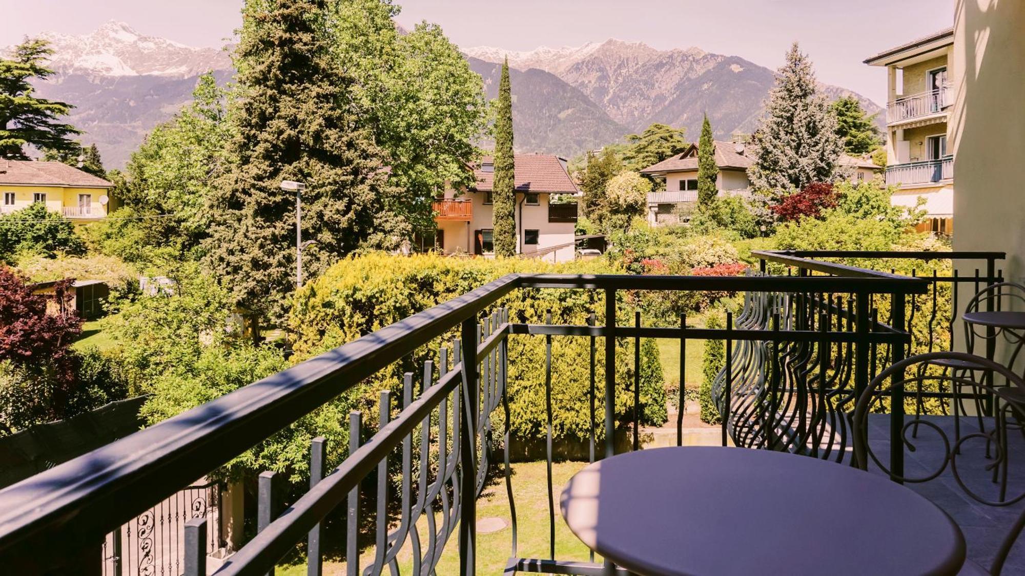 Hotel Villa Laurus Merano Exterior photo
